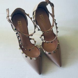 NEW Elegant Studded Nude Heels Pointy Toe Womans EU 38 / 7.5